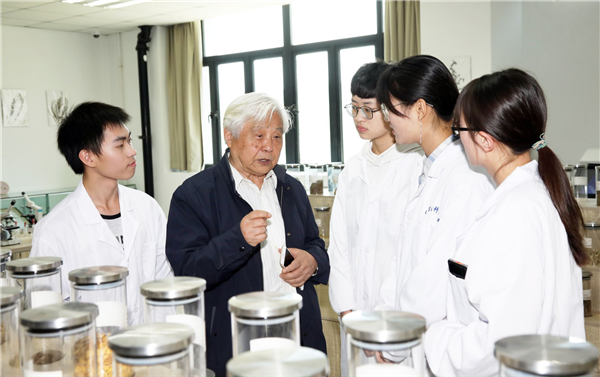 药大教授丁家宜：“美丽”行业需要技术支撑 也