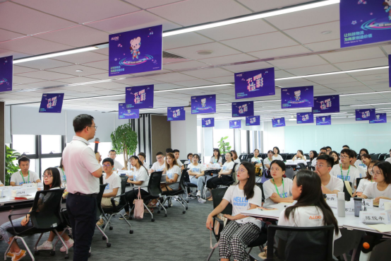 心怡科技管培生：95后踏入物流行业 科技实力和